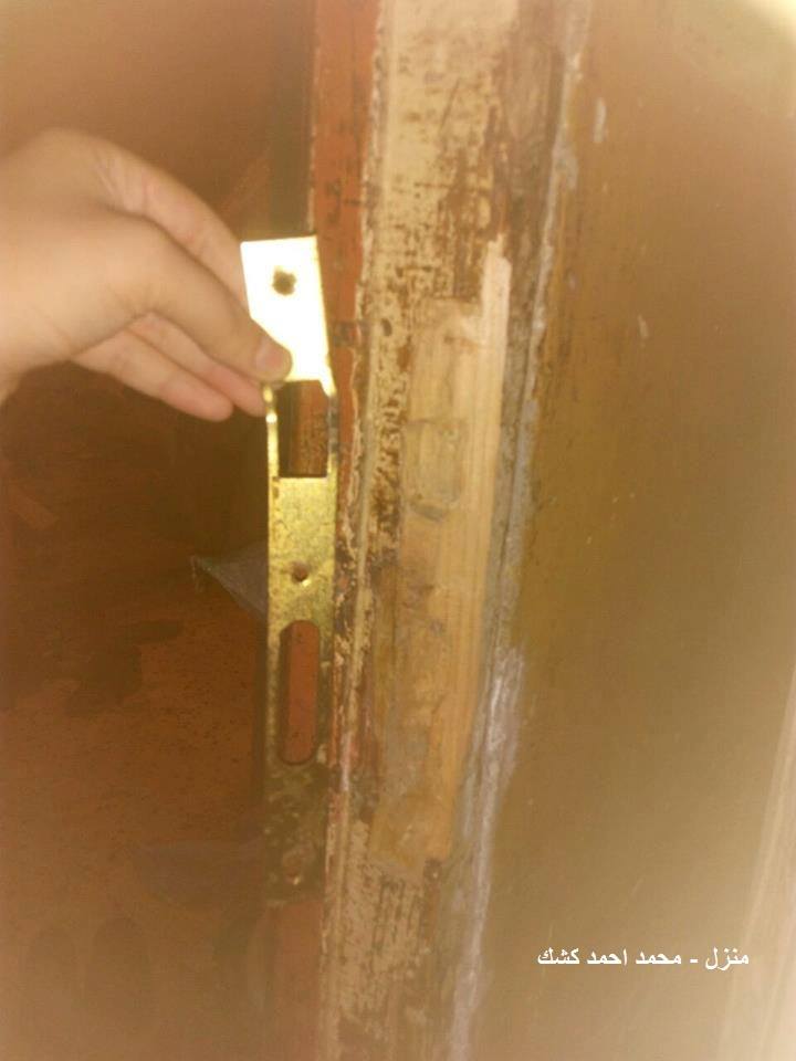 صور من اقتحام منزل المواطن "محمد كشك"